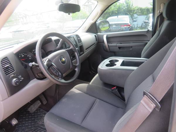 2013 Chevrolet Silverado LS - $2,900 (abajo 6825 e. hwy 290)63621923063041124