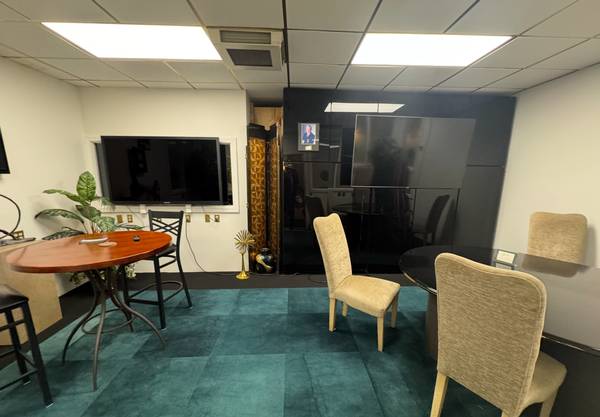$925 / 160ft2 - One Month Free Office Space ! (Omaha , NE)64021006482434124