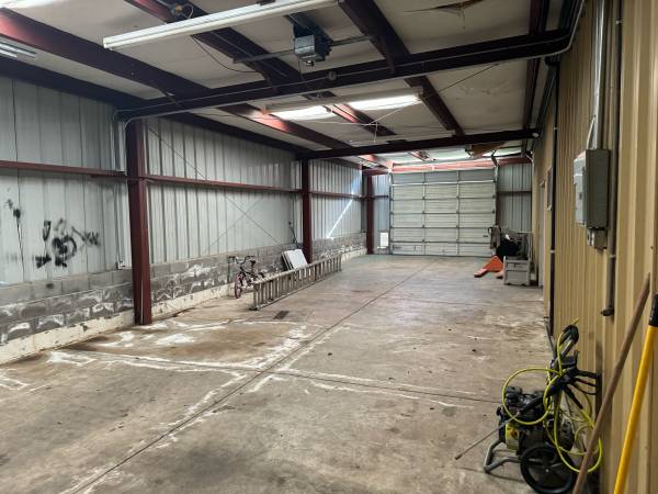 $2,500 / 1200ft2 - Warehouse availabe for rent. (American canyon)63965992440834121