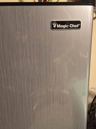 Magic Chef Mini Fridge 1