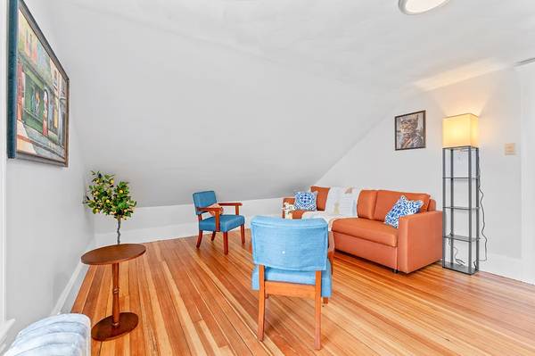 Luxury Retreat, walk to Downtown Salem 1