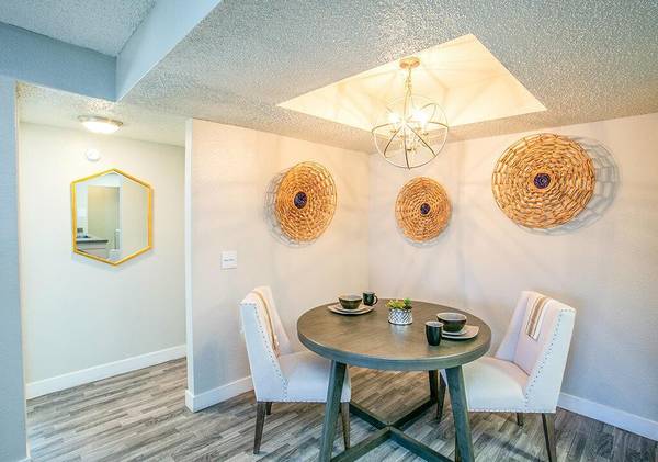 $1,435 / 2br - 1027ft2 - Separate dining area, 24-hour package lockers, Playground63907025845762123