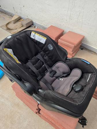 Car seat and stroller 1