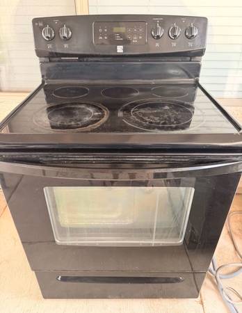 Kenmore Black Electric Smooth-Top Range / Stove – Works Great 1