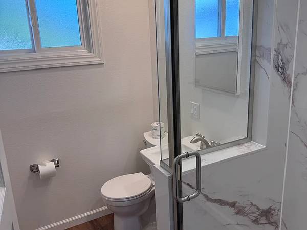 $1,520 / 2br - 933ft2 - this 2 bedroom/1 bath, single-story home with hardwood floors63413794042625124