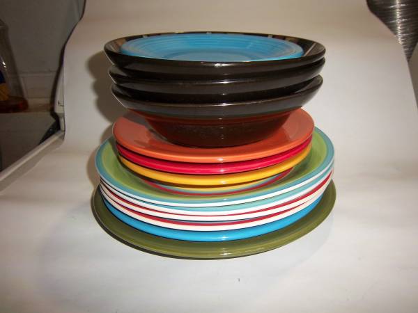 Colorful Plates and Bowls - $20 (New Berlin)63470466465283120