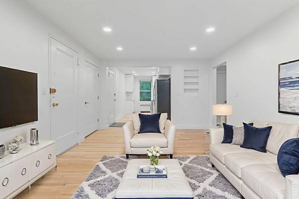 $3,200 / 2br - 775ft2 - Spacious w/ In-Unit Laundry & Parking – Beaconsfield, Brookline (Brookline)64213548604675120