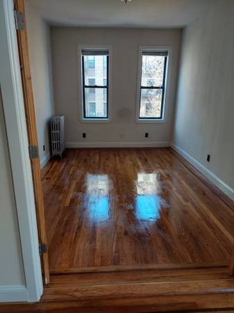 $2,600 / 2br - 800ft2 - 34TH STREET AND 34TH AVE TWO BEDROOMS NEAR M R N Q TRAIN AND 35MIN TO (ASTORIA)63891772800898121