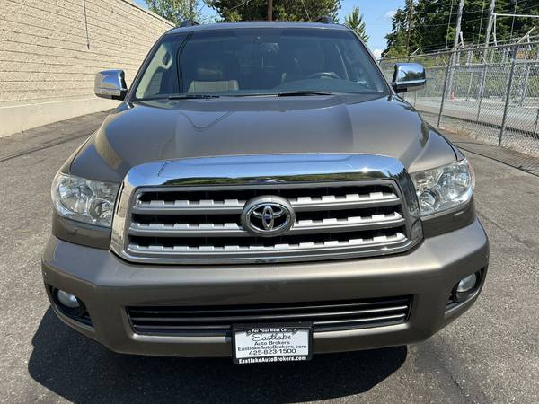2014 Toyota Sequoia Limited 4WD --Cuero, completamente equipado, título limpio-- - $26,995 (kirkland)63613978744833121