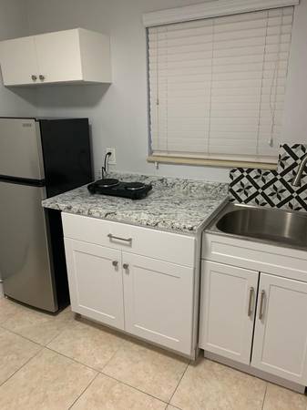 $1,100 / 1br - efficiency por $1100 (Miami)64051005496961122