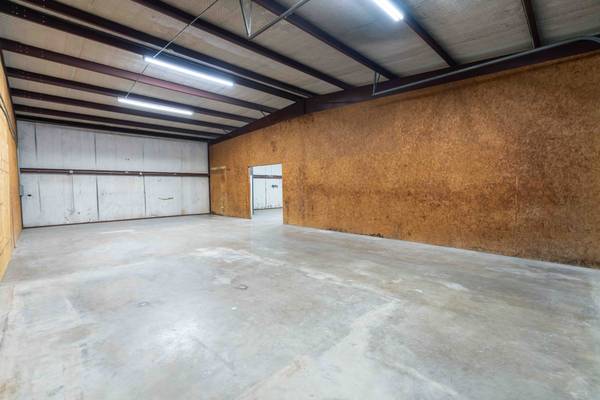 $1,950 / 2500ft2 - 2,500 SQ FT Warehouse Space Available at Meyers Industrial Park (Sherman)64213530504577121