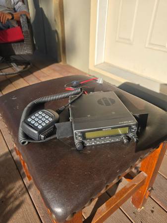 Kenwood TM-V71 FM Dual Bander (144/440 mhz, 50w) - electronics