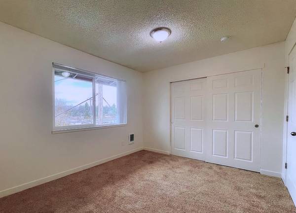 $1,725 / 2br - Thriving Local Businesses, Pets OK - TOUR READY NOW - 2 Bed (Milwaukie Heights)63845977864321123