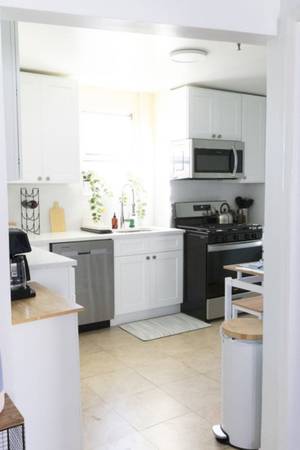 $400 Small furnished space in my apartment (Elmhurst)64033457844099122