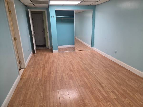 $1,295 / 1br - Master bedroom with full bathroom including Utilities and car parking (Herndon)63821978225153122
