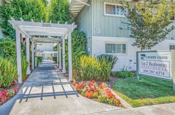 $2,383 / 1br - 650ft2 - Great location---- Pool + BBQ Area+A/C Includes ALL UTILITIES! (san jose west)63682832331777120