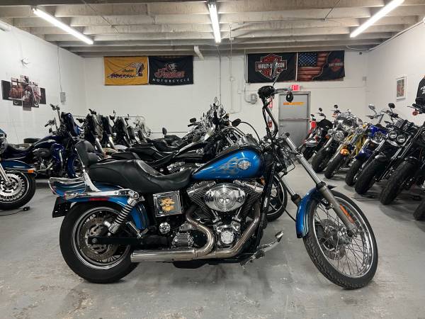 2004 Harley Davidson Dyna Wide Glide 1