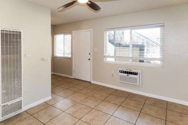 $1,350 / 1br - 600ft2 - Amplio apartamento de 1 dormitorio / 1 baño con aire acondicionado en National City (National City)63865482605827120