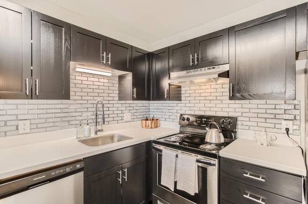$1,350 / 1br - 620ft2 - Shut The Front Door, You've Found Your New Home - $99 Deposit (Downtown Portland)63999453333762123