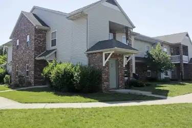 $1,134 / 2br - 1023ft2 - ARBORS AT RIVERBEND (Elkhart)63660195999107121