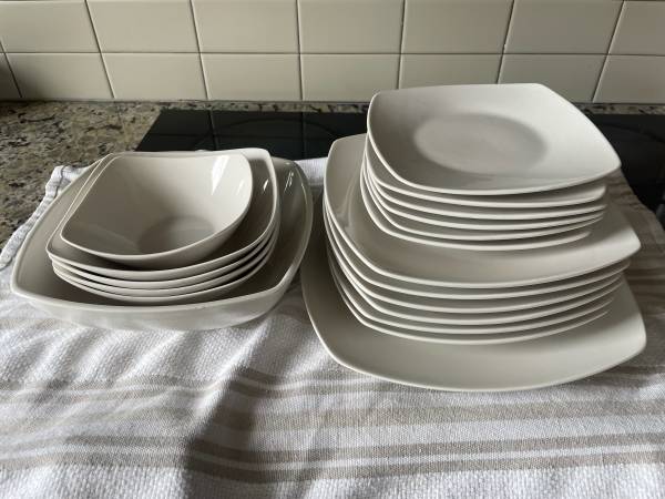 60+ Piece Dinnerware & Glassware Set – Plates, Bowls & Glasses 1