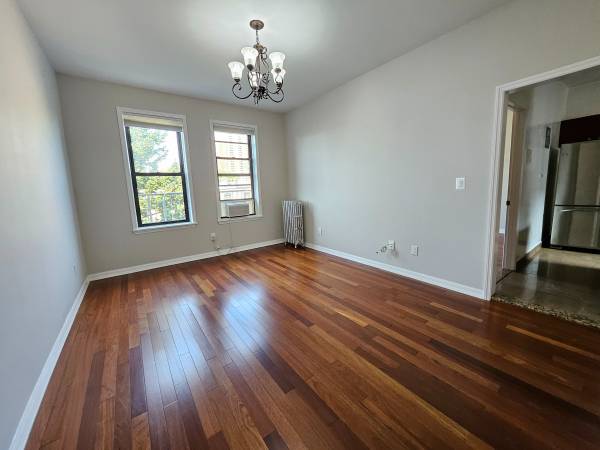 $2,750 / 2br - ✨ Bay Ridge Gem! near NYU, Subway, Xbus, Top Floor of Private 6 Family (bay ridge, dyker heights)63816602306177120