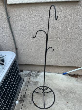 Hanging basket tree 1