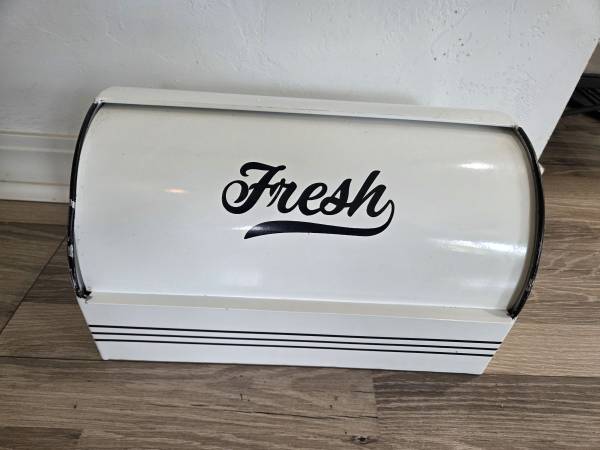 Vintage Look Bread Box 1