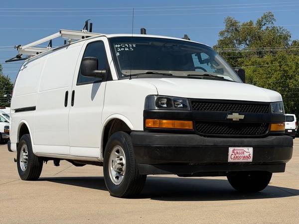 2023 Chevrolet Express 2500 - Photo 2