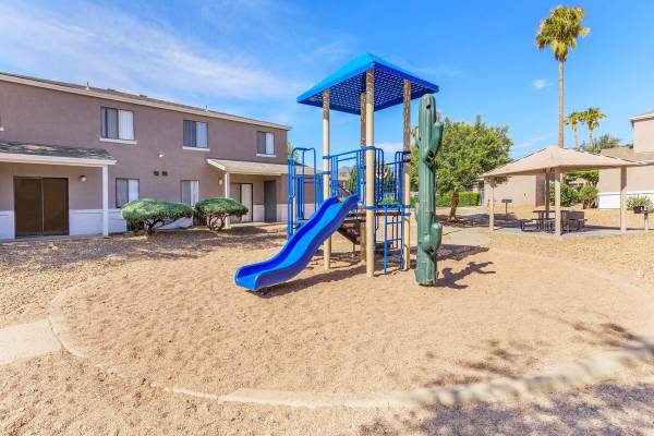 $1,475 / 3br - 1097ft2 - Reduced Prices AND Move In Special!63617471135233122
