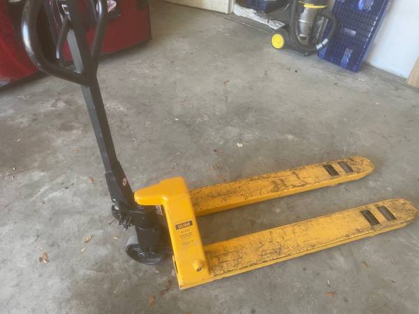 pallets jack 1