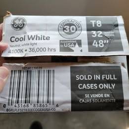 New GE T8 FLUORESCENT TUBES, 32W, 48" BOX OF 28 LAMPS 1