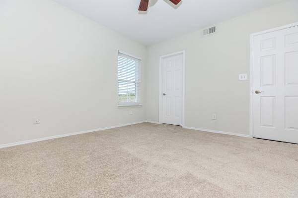 $2,010 / 1br - 788ft2 - Reserved Parking, Business Center, 1B/1B (5901 Coverdale Way, Alexandria, VA)63896039639810124