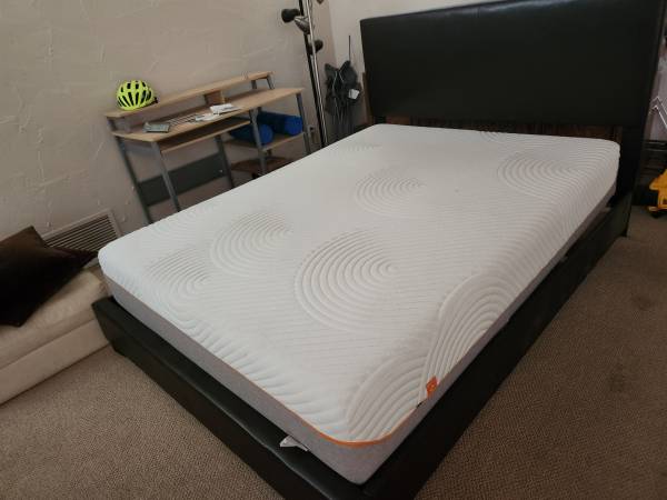 Queen size bed frame 1