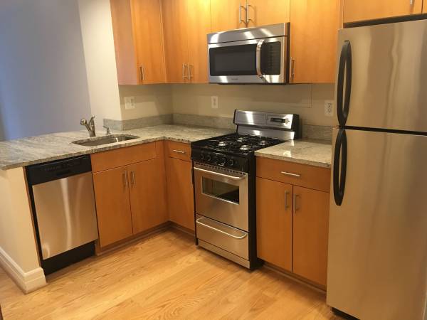 $2,195 / 440ft2 - ¡Hermoso estudio en Dupont Circle! ¡Todos los servicios incluidos! Lavadora/secadora en la unidad (Dupont Circle)63822604905603120