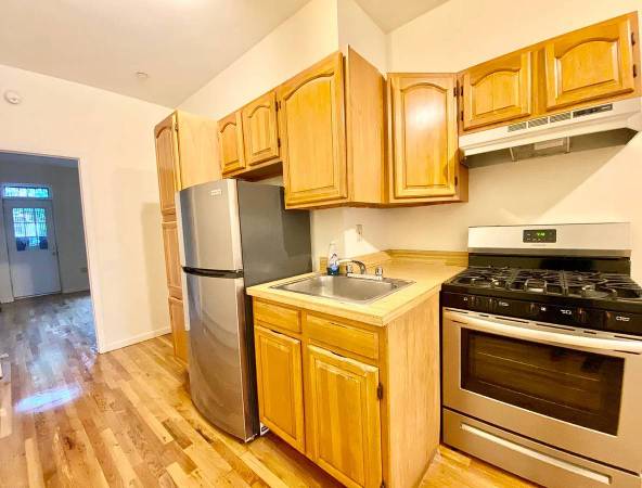 $920 / 1br - Quiet 1 Bedroom Apartment Near Local Grocery & Dining (south san francisco)63888991217537122