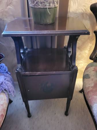 Antique smokestand 1