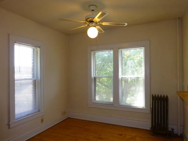 $850 / 1br - 440ft2 - 22 Oak Grove, HW Corner 1BR in Loring, Walk Downtown, Pets OK! (Loring Park, Downtown Minneapolis)63868701197699124