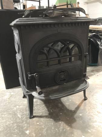Jotul 3 Wood Stove for sale with screen, closure plate and more 1