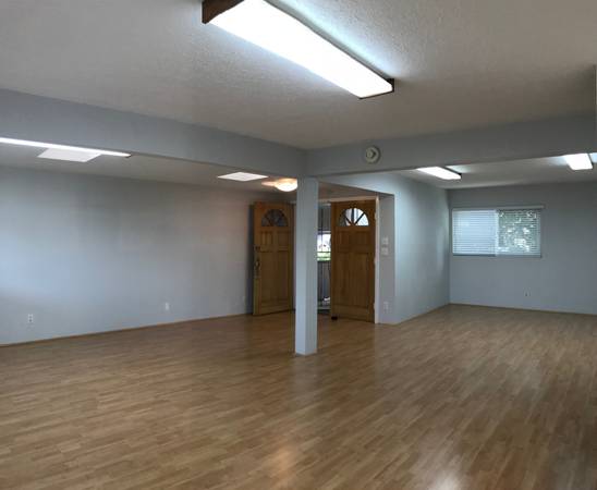 $4,100 / 5br - 2356ft2 - Spacious 5 Bedroom, 2 Bath, 2 Car Carport, 2 story Single-family home (Kalihi)63686691634305123