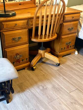 Hand-Painted Solid Pine Desk  Chair included 1