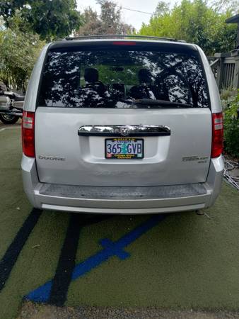 2009 Dodge Grand Caravan SXT - $2500 (Eugene)63470079635459122