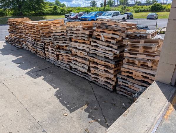 Free Pallets, first come, first serve!!! 1