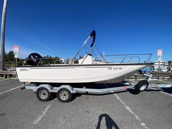 2023 Boston Whaler 190 Montauk 1