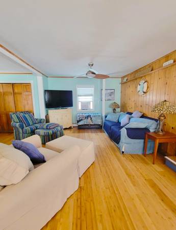 $3,000 / 3br - 1646ft2 - Winter Rental in Hull Furnished 3 Bedrm 2 Bath Cottage with Bay Views (Hull)63863134491523124