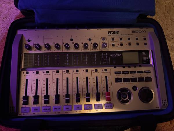 Zoom R24 Digital Multitrack Recorder with CBR-16 Case 1