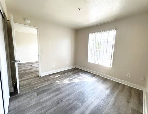 $2,050 / 1br - Vinyl Flooring, Laundry Facilities, Courtyard (Santa ana)63840114840065124