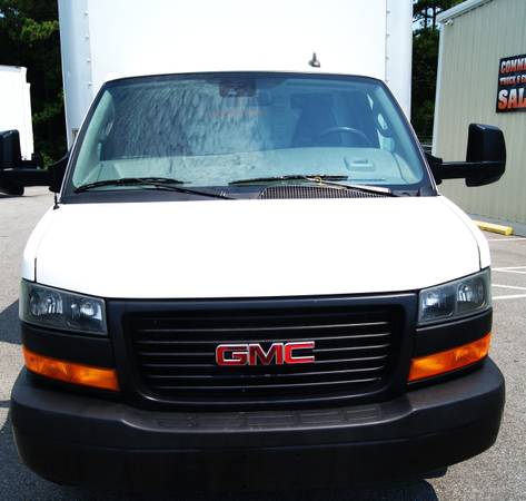 2021 GMC G3500 SAVANA 16' - Photo 8
