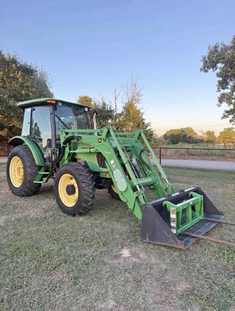 2009 John Deere 5083E Cab Tractor 83 HP 1