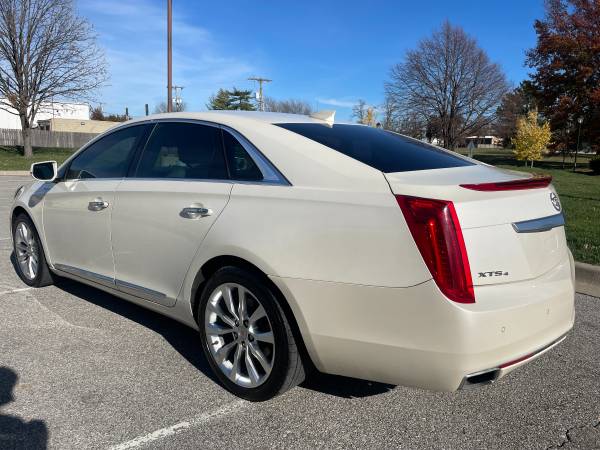 Cadillac XTS 2015 (tracción en las cuatro ruedas, cámara de reversa) - $10,600 (Merriam)63621941799425124